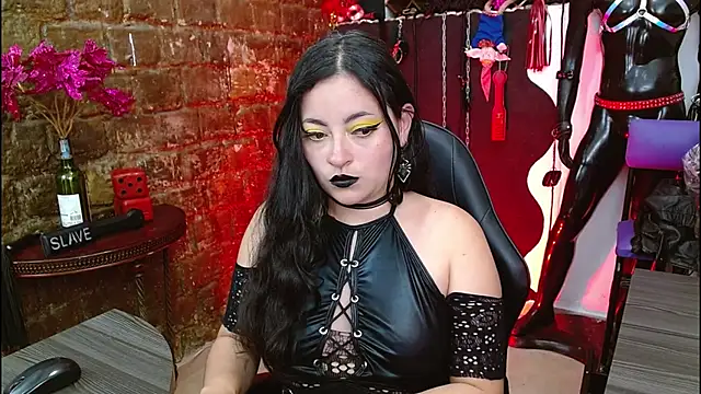 Snapshot of LunaTikka chatting on April 22, 2026, 6:53 pm LunaTikka online show from April 22, 2026, 6:53 pm