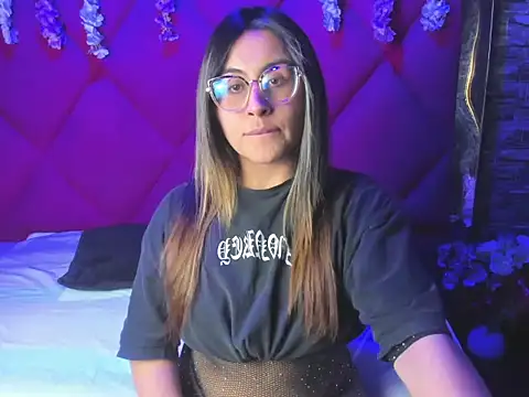 Freyaa Millerr  online show from December 4, 2025, 3:27 am