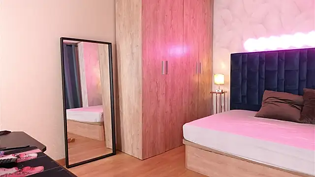 LucyFever online show from January 8, 2026, 6:48 am