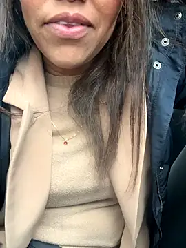 Bambolinastella online show from December 22, 2025, 12:57 pm