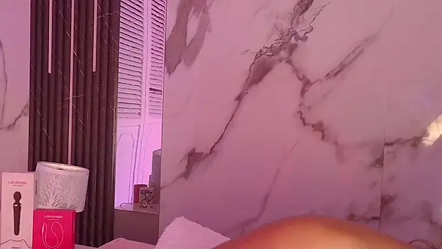 BellaHarpeer online show from April 11, 2026, 7:45 am