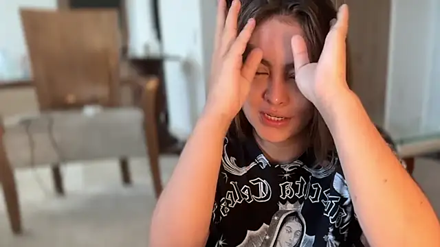 miaferrer777 online show from April 12, 2026, 4:23 pm