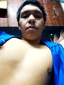 Snapshot of Moreno6969Rr chatting on June 30, 2026, 10:33 pm Moreno6969Rr online show from June 30, 2026, 10:33 pm
