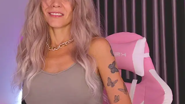betty xoxoo online show from June 14, 2026, 8:27 am