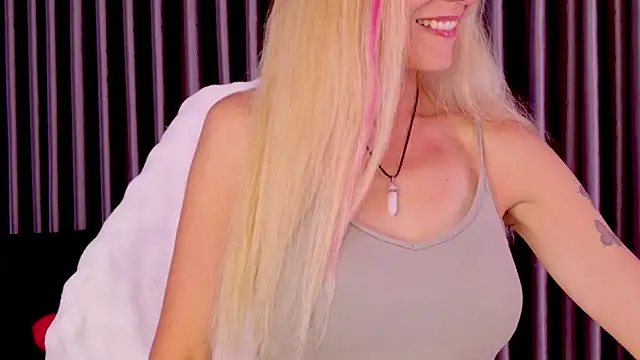 Snapshot of betty_xoxoo chatting on July 24, 2026, 11:08 am betty xoxoo online show from July 24, 2026, 11:08 am