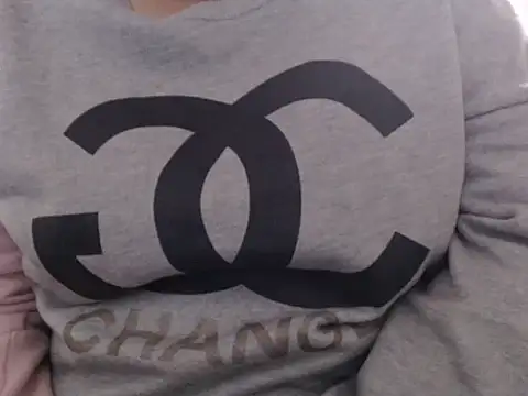 Snapshot of KhubsuratHaasina chatting on January 18, 2026, 6:17 am KhubsuratHaasina online show from January 18, 2026, 6:17 am