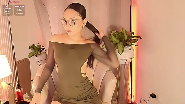 Mia mystic  online show from February 13, 2026, 12:34 pm