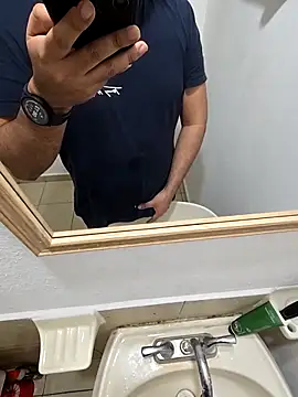 CharlyyX online show from December 4, 2025, 2:10 am