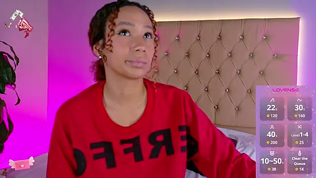 EmmaLawrence  online show from March 10, 2026, 8:52 am