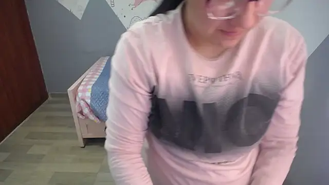 Snapshot of eva_smit_t chatting on January 7, 2026, 2:36 am eva smit t online show from January 7, 2026, 2:36 am