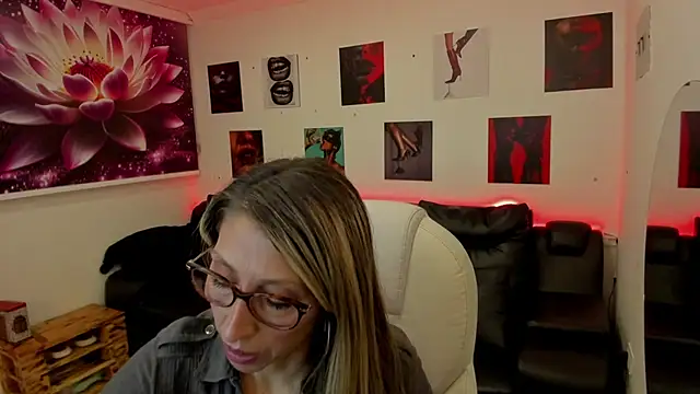 Scarlett 079 online show from February 13, 2026, 12:01 pm