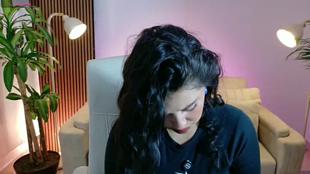 Snapshot of victoria___moon chatting on April 10, 2026, 3:06 pm victoria moon online show from April 10, 2026, 3:06 pm