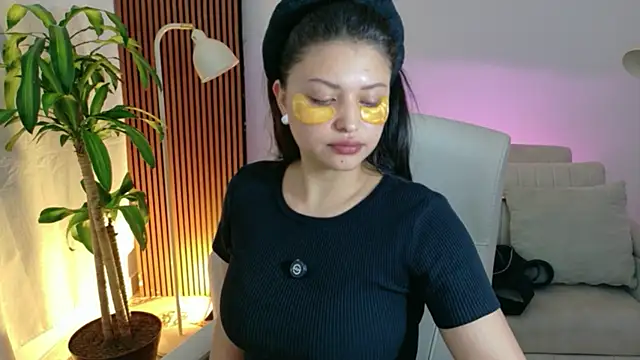 Snapshot of victoria___moon chatting on April 19, 2026, 3:22 pm victoria moon online show from April 19, 2026, 3:22 pm