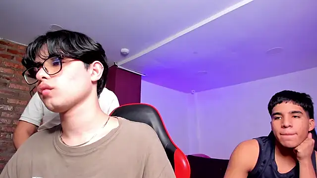 HotThreesoome online show from February 27, 2026, 12:27 pm