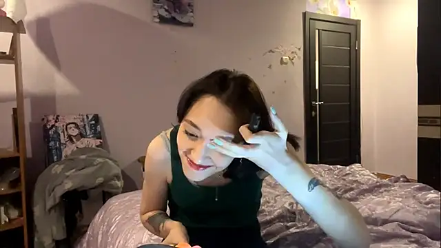 LoreanVardy online show from December 5, 2025, 11:08 am