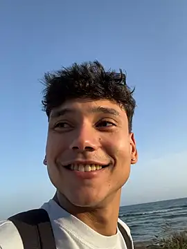 Snapshot of OnlyTyroone chatting on February 8, 2026, 2:31 pm OnlyTyroone online show from February 8, 2026, 2:31 pm