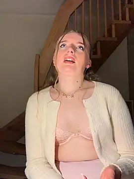 MilaLuxe online show from January 16, 2026, 9:52 pm