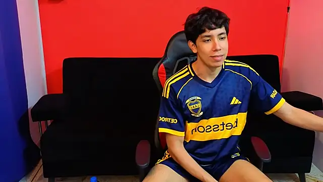 Neo Twink online show from December 18, 2025, 7:09 pm