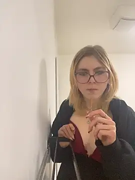 Milly-Kiss online show from January 8, 2026, 8:11 pm