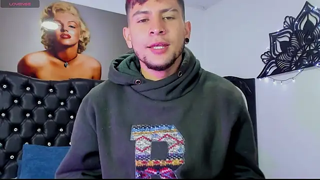 vaalentiino online show from December 20, 2025, 3:30 pm