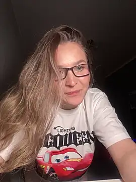 Lina Sinerz online show from March 21, 2026, 9:51 pm