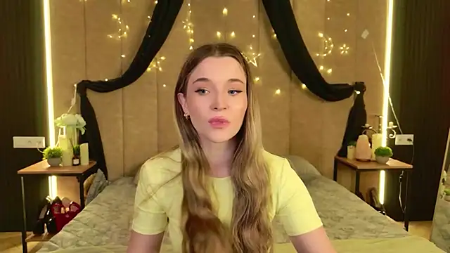 Lina Sinerz online show from May 13, 2026, 4:04 pm