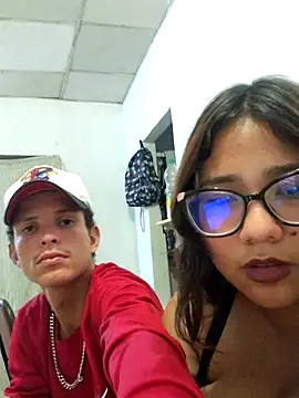 HotNMcouple online show from December 5, 2025, 5:05 am