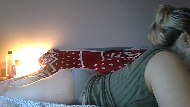 Julie0411 online show from December 19, 2025, 7:59 am