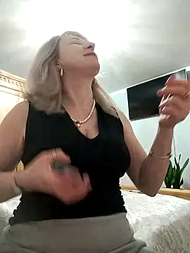 AhlyssaLove1155 online show from February 9, 2026, 7:18 pm