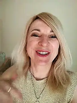 AhlyssaLove1155 online show from April 7, 2026, 12:27 pm