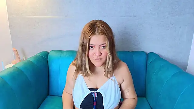 Sofia  Saenz online show from December 18, 2025, 12:11 pm