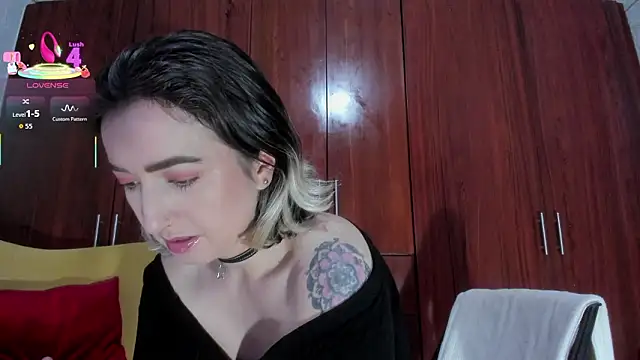 Snapshot of carly_grasso chatting on February 11, 2026, 4:06 am carly grasso online show from February 11, 2026, 4:06 am