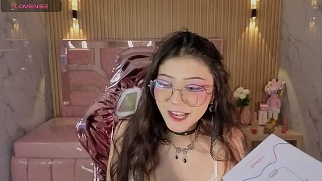 miss devil s online show from April 15, 2026, 3:13 am