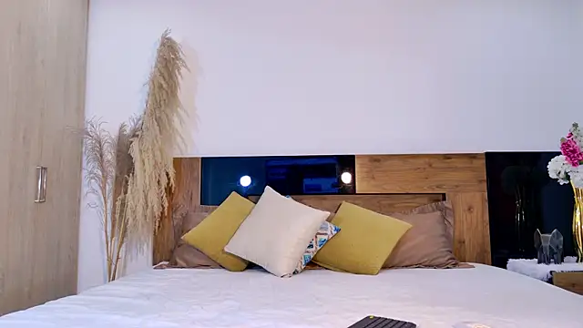 Snapshot of LucyHanks chatting on February 24, 2026, 11:19 am LucyHanks online show from February 24, 2026, 11:19 am