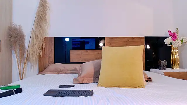 Snapshot of LucyHanks chatting on March 2, 2026, 12:12 pm LucyHanks online show from March 2, 2026, 12:12 pm