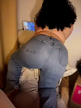 Snapshot of VanesssaMilf_ chatting on February 22, 2026, 2:56 am VanesssaMilf online show from February 22, 2026, 2:56 am