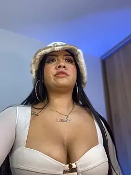 yeniffer valens online show from December 14, 2025, 7:58 am