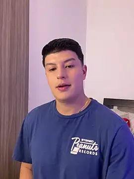 Goldenknight33 online show from April 15, 2026, 1:07 pm