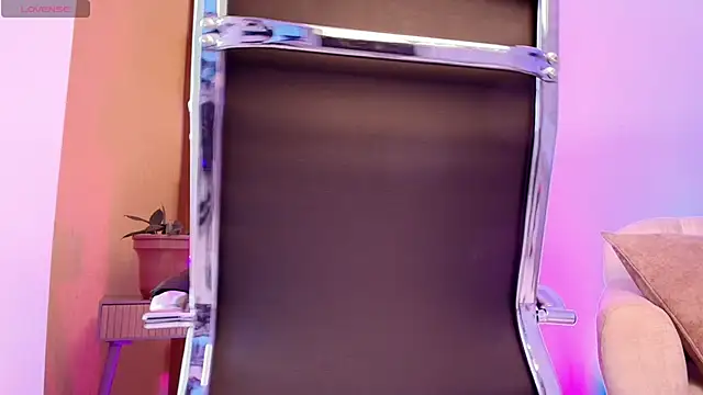 NaomiClay online show from April 15, 2026, 1:29 pm