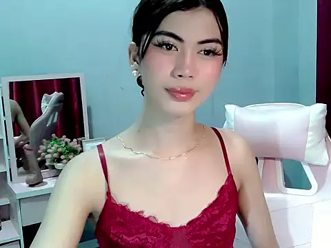 Ur hottestdella online show from February 3, 2026, 4:43 am