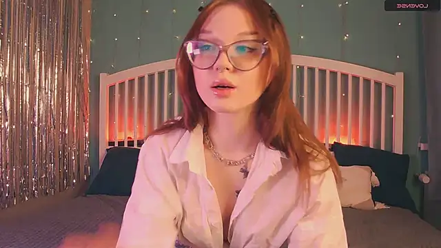 AprilFarrowy online show from April 10, 2026, 8:46 pm