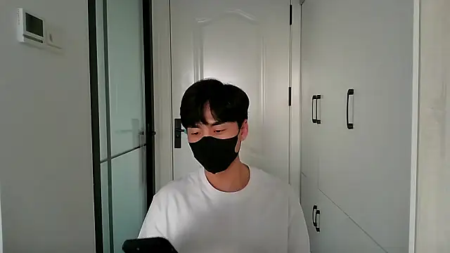 Snapshot of kimze7 chatting on January 9, 2026, 8:17 am kimze7 online show from January 9, 2026, 8:17 am