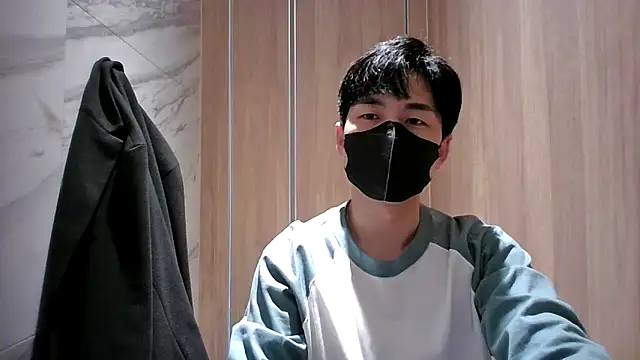 kimze7 online show from March 26, 2026, 2:39 am