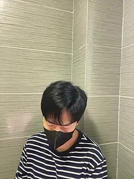 kimze7 online show from April 12, 2026, 10:59 pm