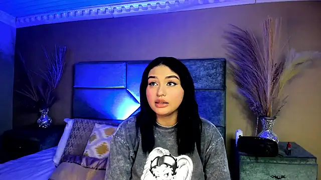 NaomySakura online show from May 19, 2026, 8:26 pm