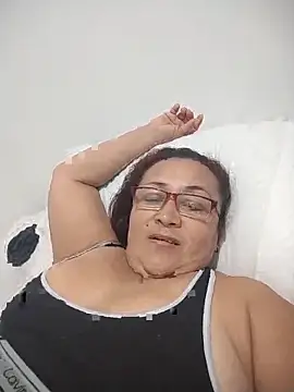 Nini Love  online show from February 27, 2026, 4:12 am