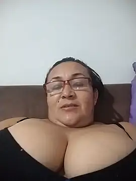 Nini Love  online show from April 24, 2026, 4:04 am