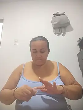 Nini Love  online show from May 21, 2026, 5:03 am