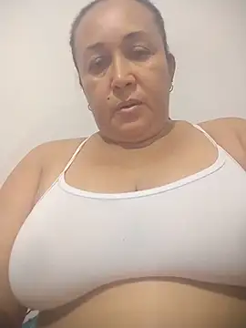 Nini Love  online show from May 25, 2026, 3:34 am