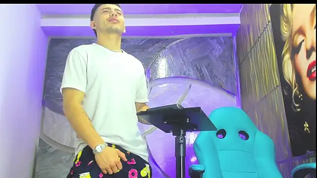 Snapshot of Jhostonex chatting on February 4, 2026, 3:51 pm Jhostonex online show from February 4, 2026, 3:51 pm